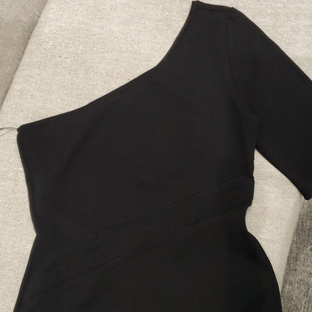 Black, bias sleeve top. Size 8